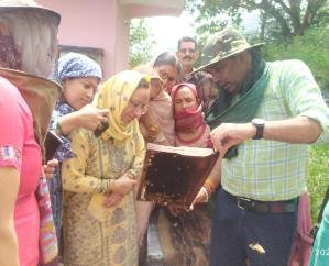 Solan: 25 farmers given training in observing silence