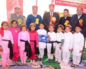 सरस्वती विद्या मंदिर सुन्हांनी में मनाया वार्षिक पारितोषिक वितरण समारोह