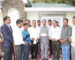 Demand from the Chief Minister to cancel the notification of rationalization of arts teachers