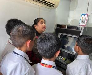 Solan: Students of SAI International School visited SBI Bank