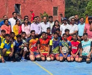 Indora: Bhogravaan in Kabaddi and Thakurdwara champion in Kho-Kho.