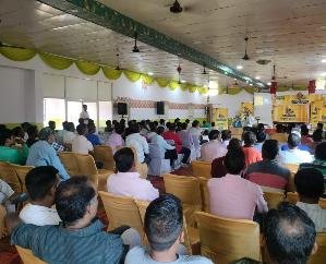 Information given to contractors about earthquake resistant construction in Dehra