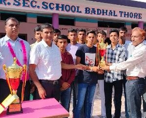 Dehra: Students who won in block level games were welcomed with drums in Badhal School.