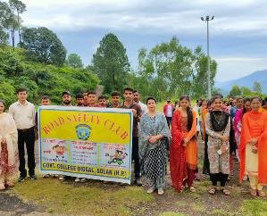 Kunihar: Students of Diggal College gave message to follow traffic rules.