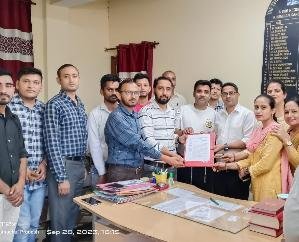 Jwalamukhi: Joint Patwari and Kanungo Mahasangh Khundian sent memorandum to the Chief Minister