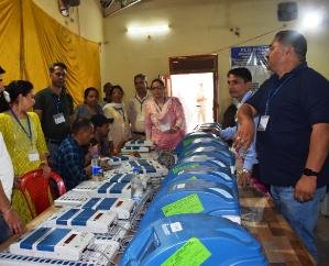  First level checking of EVM and VVPAT machines conducted in the auditorium of Municipal Corporation Solan.