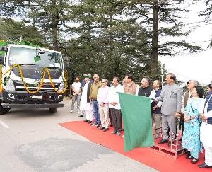 Chief Minister gave four garbage compactors to Municipal Corporation Shimla
