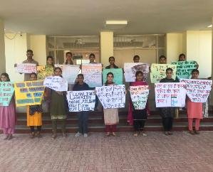 Dehra: Cleanliness was done in Kotla Behad College campus, competitions were also conducted.