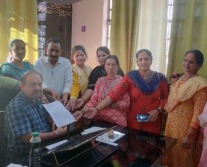 Kasauli: Government should accept the demands of employees to bring Panchayat works back on track: Balwant Thakur. 112