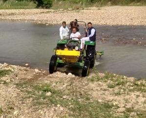  Indora: MLA Malendra Rajan visited the flood affected area of ​​Mand.