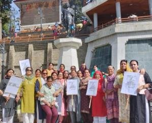 Mahila Congress gave message to follow the path of truth and non-violence
