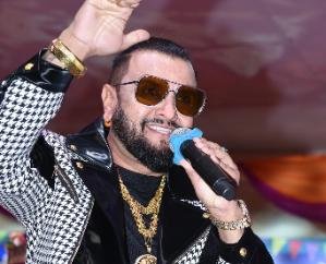 Himachal Utsav: Audience danced to Kuldeep's plays in the seventh cultural evening.