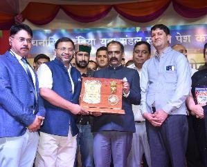 Solan: Dr. Vivek Bindal honored with Himachal Gaurav Award
