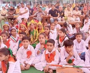 Indora: 180 participants won applause with cultural presentations in Lodhwan.