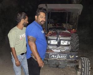 Indora: Two tractors caught doing illegal mining, 9 thousand fine recovered