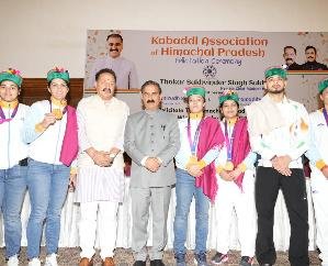 Chief Minister honored gold medal winning players in Asian Games