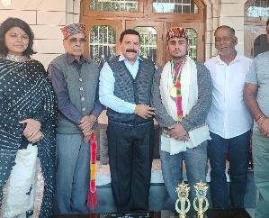 Panchrukhi: BJP leader Ghanshyam Sharma honored Aditya Rana for winning gold.