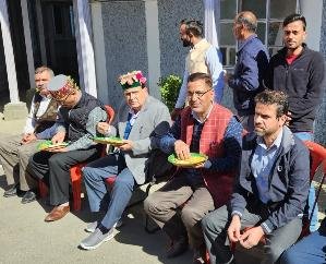 Shimla: Bhandara organized in the Assembly Secretariat on Navratri.