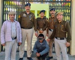 Solan police caught Nepal with 865 grams of opium