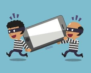 बिलासपुर में मोबाइल की दुकान से चोरों ने 50 से 60 मोबाइल फोन उड़ाए