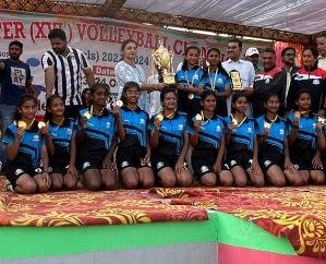 Under-19 girls volleyball team of Kasauli International School Sanwara won the cluster trophy.