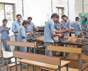 Sukhu government is moving towards starting future-oriented courses in the education sector.