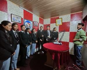 Solan: Students of LR Institute of Legal Studies visited community radio station Shamti.