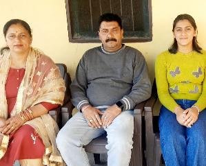 Kunihar's daughter Ayushi gave flight to her dreams by getting selected in the Indian Navy.