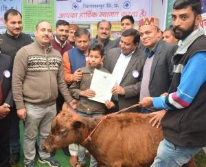 समाज के अंतिम छोर पर खड़े व्यक्ति को हर प्रकार की सुविधाएं प्रदान करवाना सरकार का लक्ष्य - वीरेन्द्र कवंर