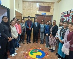 Shimla: Kartar Singh guided the trainees on the last day of B.Ed induction program.