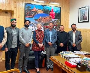 Discussion on cooperation with Britain in trade of Himachali handloom products