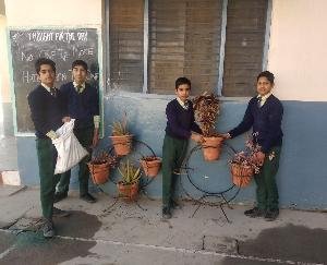धुन्दन में ग्रीन ईको क्लब ने विद्यालय परिसर में चलाया सफाई अभियान