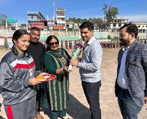  कुनिहार: कन्या वरिष्ठ माध्यमिक विद्यालय कुनिहार में दो दिवसीय इंटर हॉउस खेलकूद स्पर्धा का शुभारम्भ