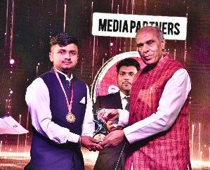  Shimla: Harsh Kanwar Yogi honored with National Icon Award-2023 in Delhi