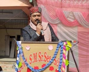 MLA Malendra Rajan distributed tabs to 155 meritorious children in Indora school.