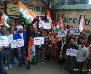 Shimla: Congress takes to the streets over suspension of opposition MPs from Parliament