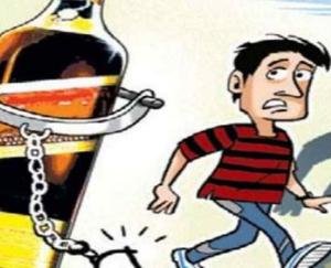 सोलन पुलिस ने की 12 बोतलें शराब बरामद