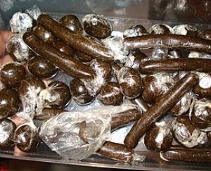 Noorpur: Police caught drug smuggler with one kilo of hashish.