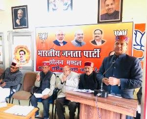 प्रदेश भाजपा अध्यक्ष डॉ राजीव बिंदल ने संभाला मोर्चा, 120 लोगों ने थामा भाजपा का दामन