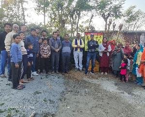 Volcano: Road built with public cooperation in Hiran Panchayat, Pradhan inaugurated it with the public