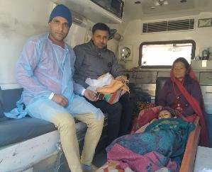 108 एंबुलेंस में तैनात कर्मचारियों ने एम्बुलेंस में किया  महिला का सफलतापूर्वक प्रसव