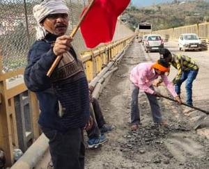 खस्ताहाल कंदरौर पुल की रिपेयर का कार्य शुरू 