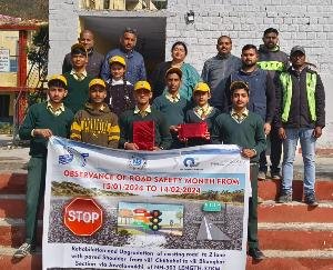  Jwalamukhi: Team of Akshit and Asif stood first in the quiz organized at Boys School Jwalamukhi.