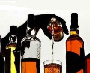 दाड़लाघाट में पकड़ी 14 बोतल अवैध शराब 