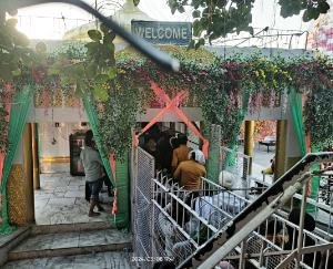 Indora: Kathgarh Mahadev Temple echoed with the cheers of Bam-Bam Bhole.