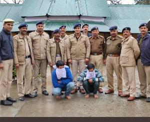 हमीरपुर पुलिस को मिली बड़ी सफलता, पकडे 600 बोतल प्रतिबंधित पदार्थ