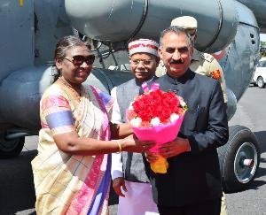 Warm welcome to President Draupadi Murmu on his arrival in Shimla