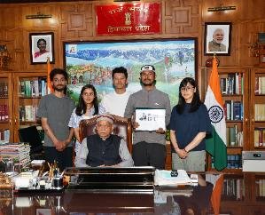 Shimla: Young mountaineers met the Governor