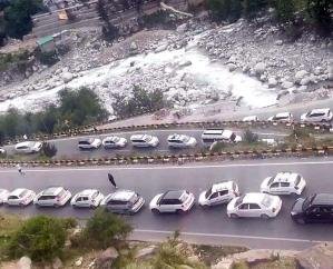 'Mahasam' of traffic in Himachal, took 6 hours from Manali to Atal Tunnel