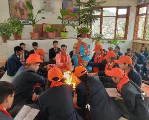 Solan: Class 12th to 11th students were felicitated in Dayanand Adarsh ​​Vidyalaya.
